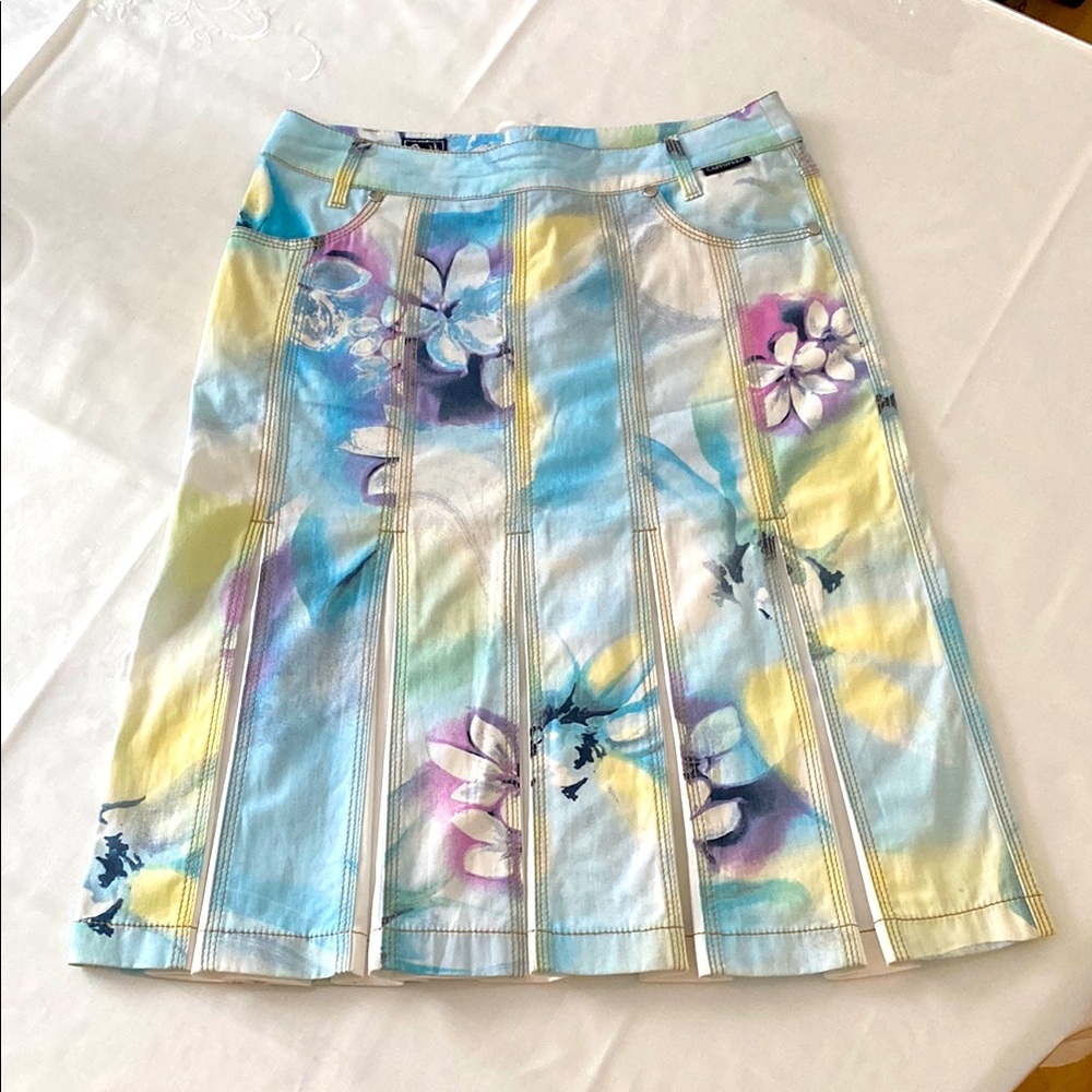 NWOT ♥️ CAPPOPERA Denim Floral Pastel Skirt